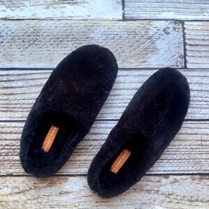NEW ROCKET DOG BLACK FUZZY SLIPPER STYLE SLIP ONS